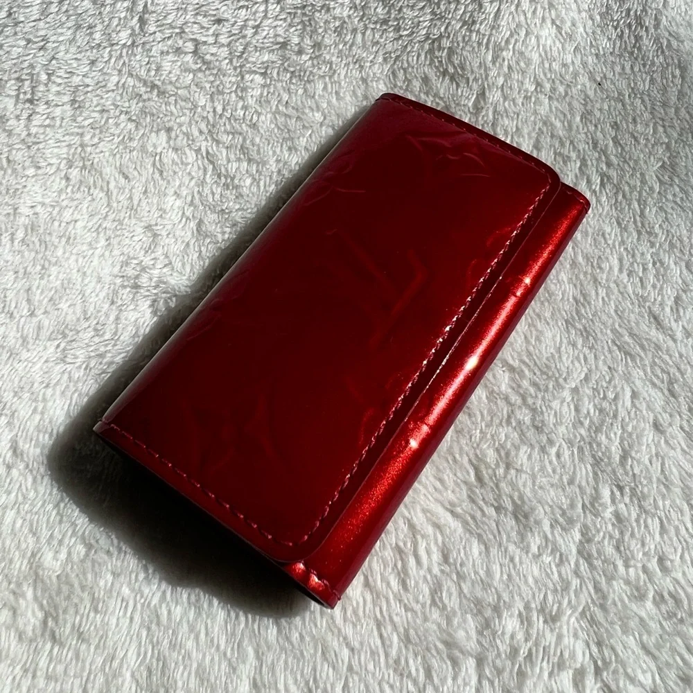 Louis Vuitton Key Case 4 Ring PommeD'Amour Red Vernis - Picture 3 of 14